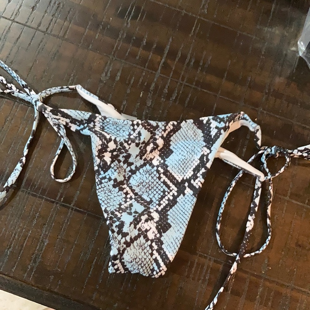 Bathing suit - Picture 3 of 4